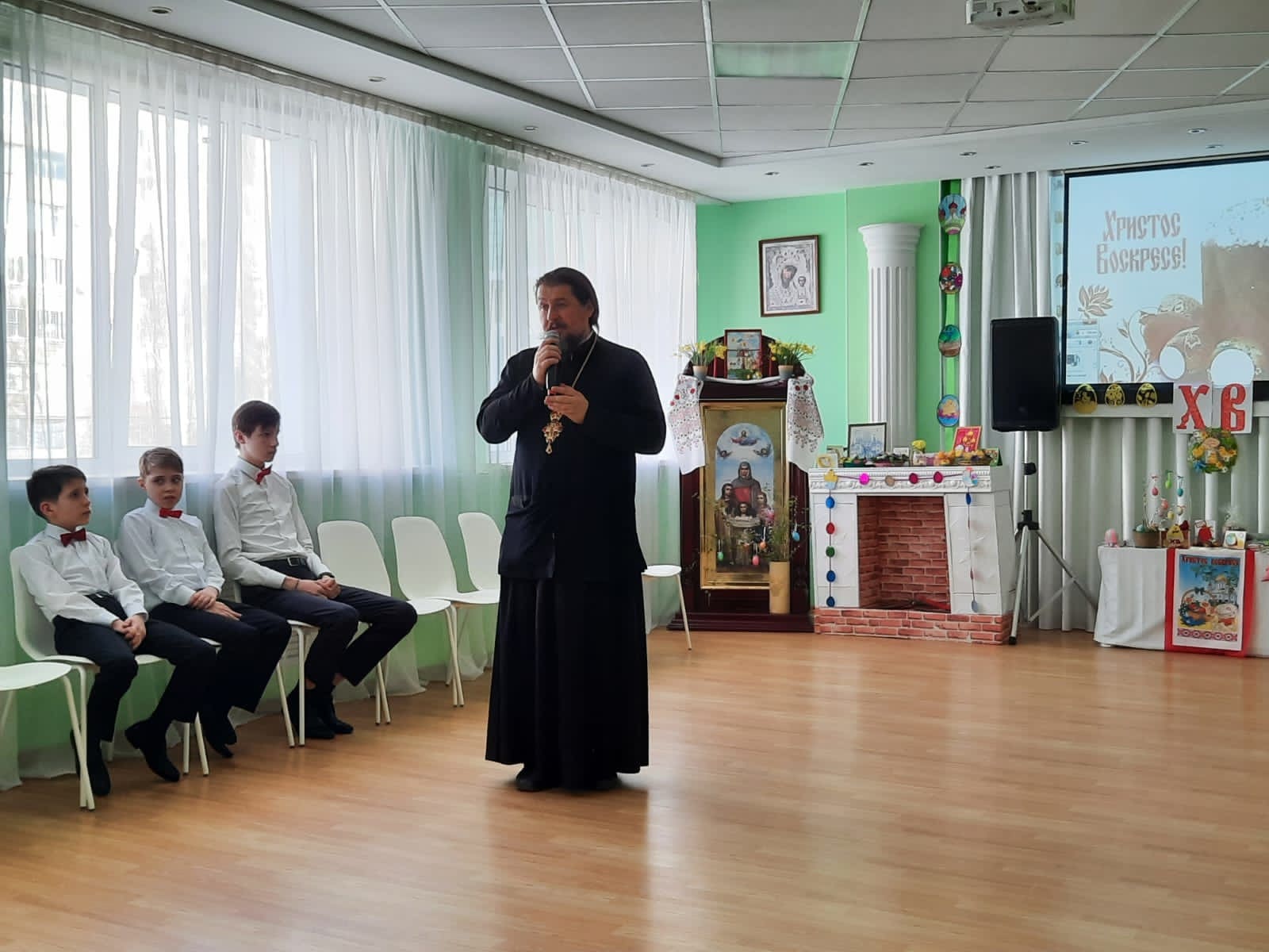Поздравление детей приюта с Пасхой Христовой